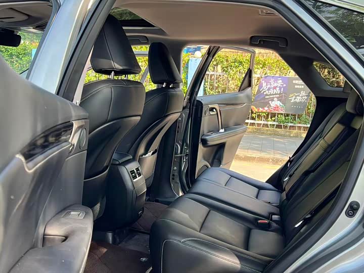 Фото 8 - Lexus RX