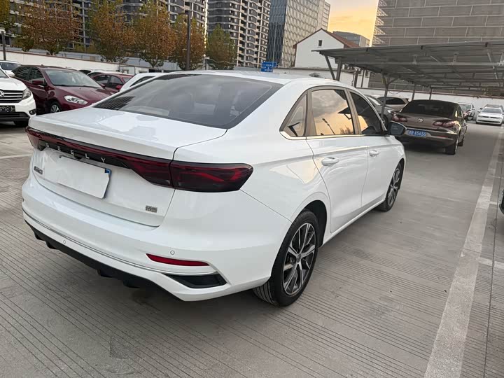 Фото 11 - Geely Emgrand