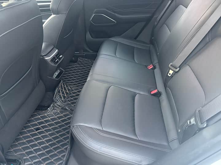 Фото 7 - Geely Emgrand