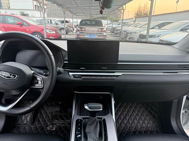 Фото 8 - Geely Emgrand