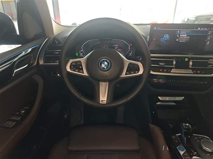 Фото 11 - BMW iX3