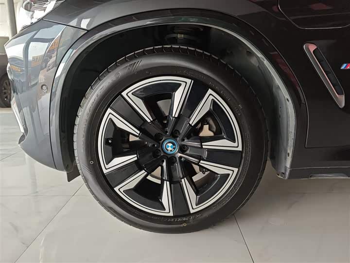 Фото 23 - BMW iX3