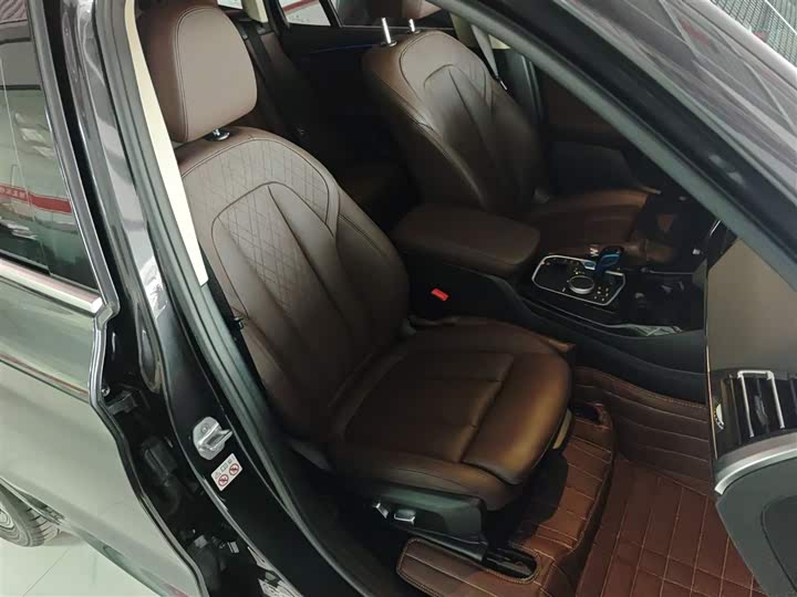 Фото 25 - BMW iX3