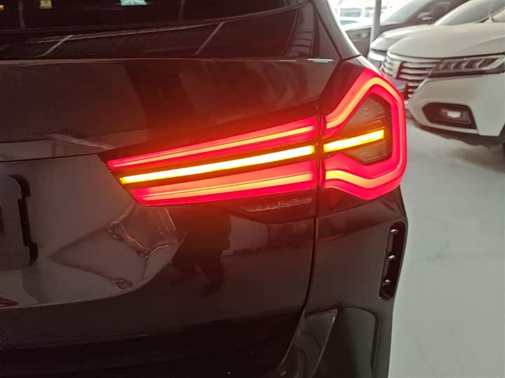 Фото 8 - BMW iX3