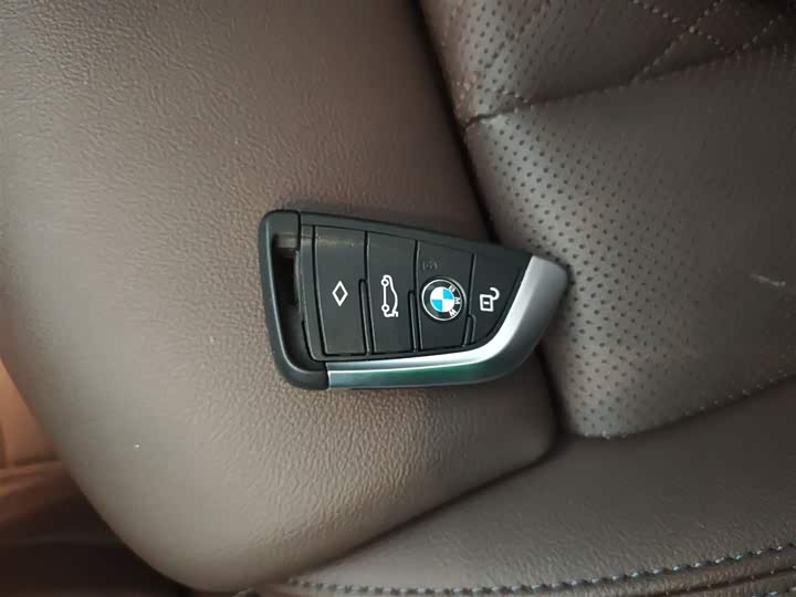 Фото 9 - BMW iX3