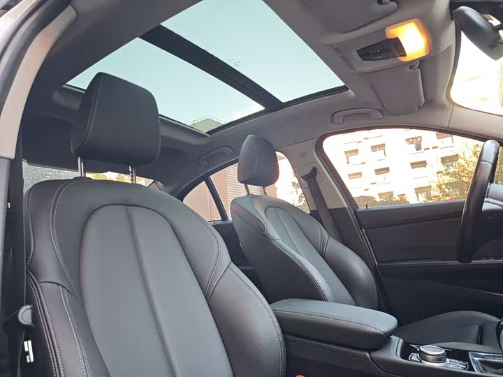 Фото 11 - BMW 1 Series