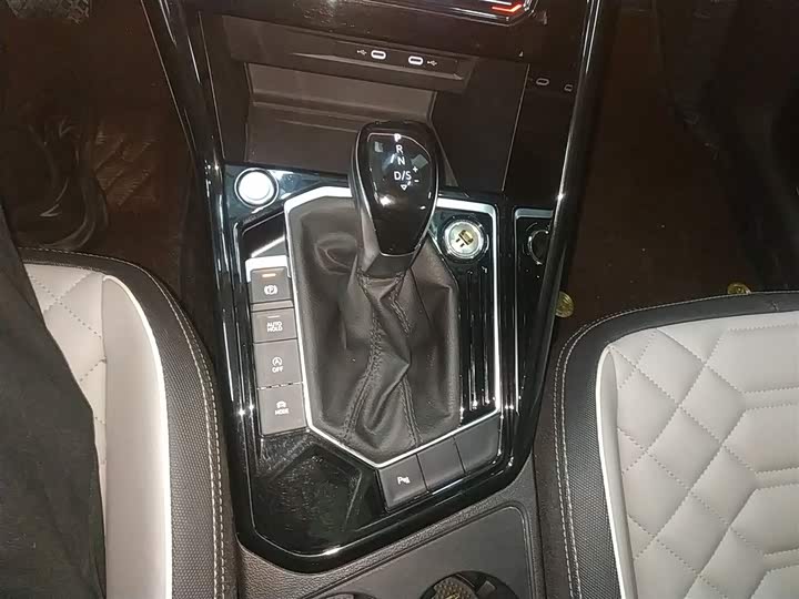 Фото 14 - Volkswagen Tayron