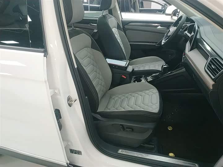 Фото 25 - Volkswagen Tayron