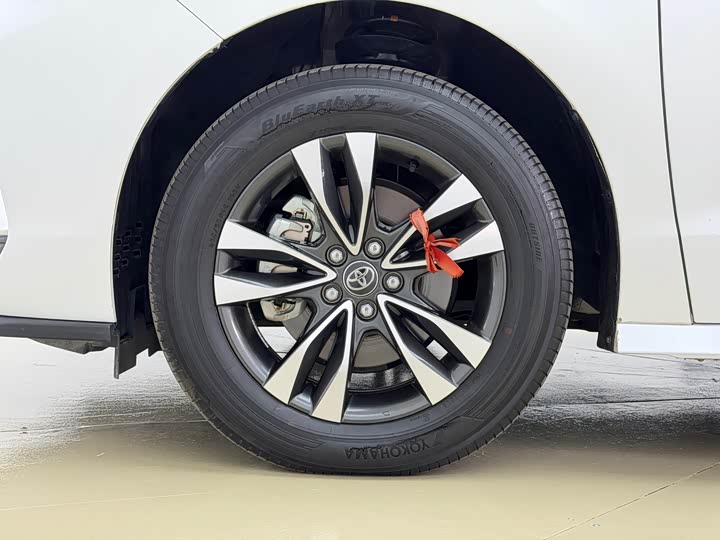 Фото 10 - Toyota Granvia