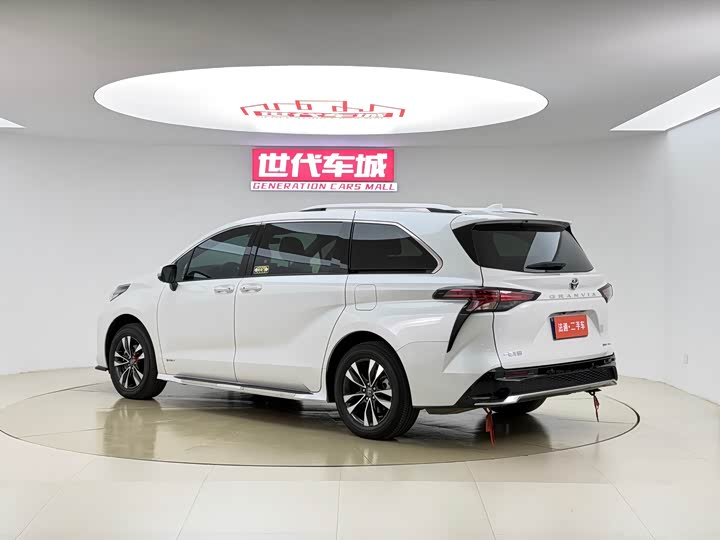 Фото 11 - Toyota Granvia