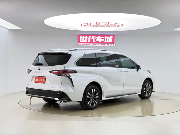 Фото 13 - Toyota Granvia