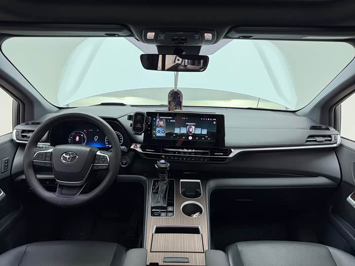 Фото 5 - Toyota Granvia