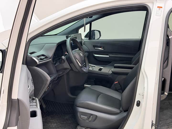 Фото 6 - Toyota Granvia