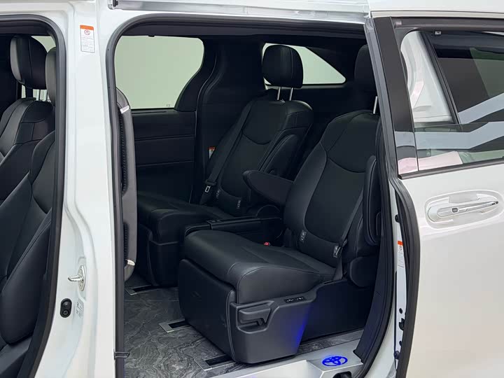 Фото 7 - Toyota Granvia