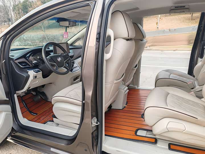 Фото 11 - Buick GL8 ES