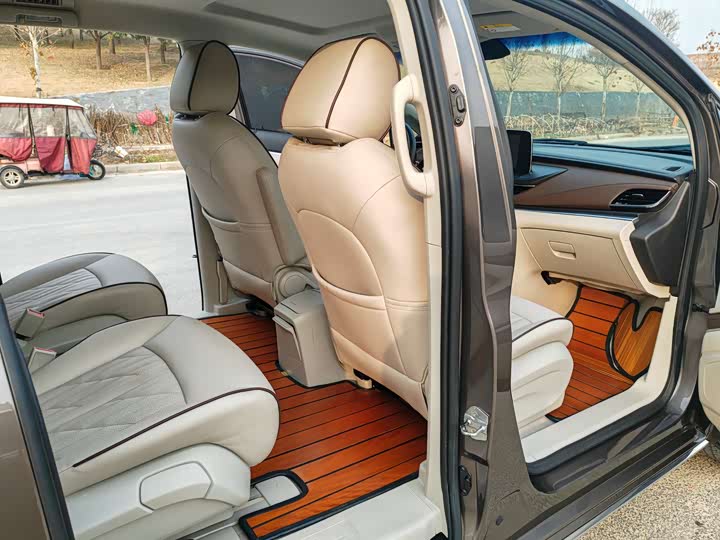 Фото 13 - Buick GL8 ES