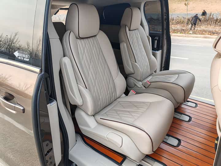 Фото 15 - Buick GL8 ES