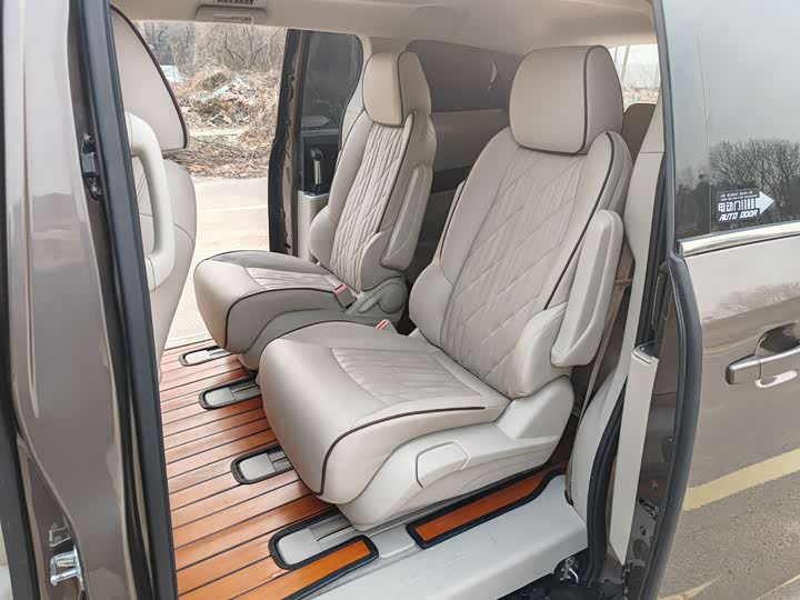 Фото 16 - Buick GL8 ES