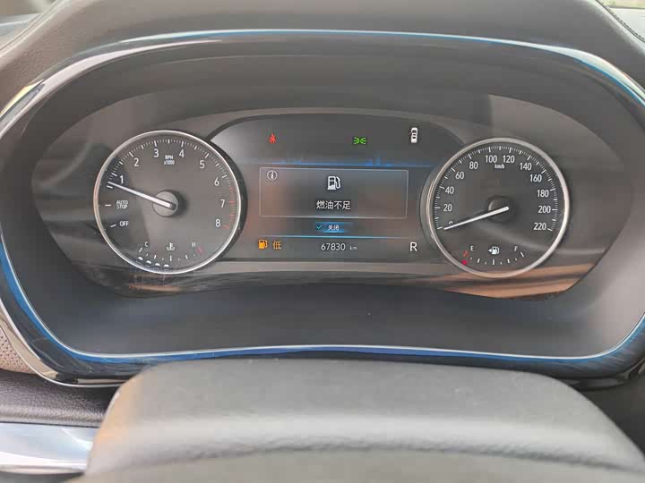 Фото 19 - Buick GL8 ES