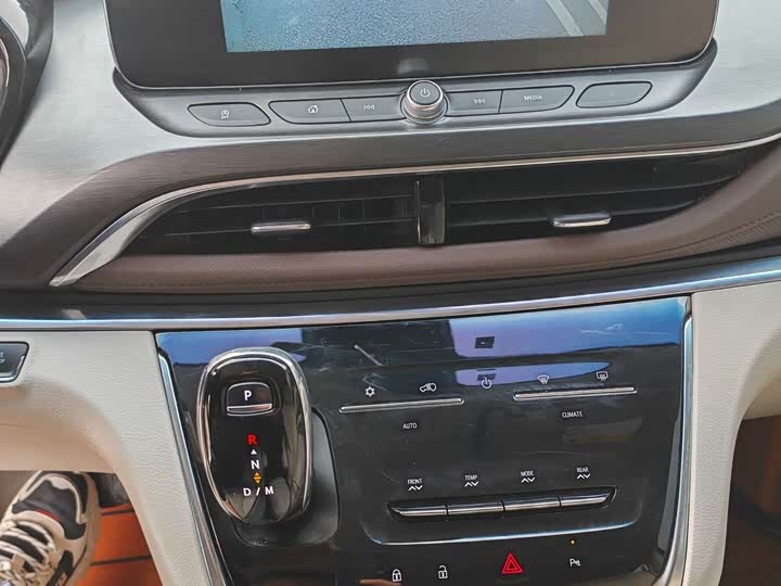 Фото 20 - Buick GL8 ES