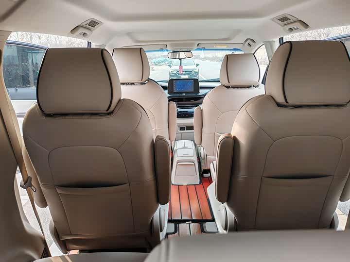 Фото 7 - Buick GL8 ES