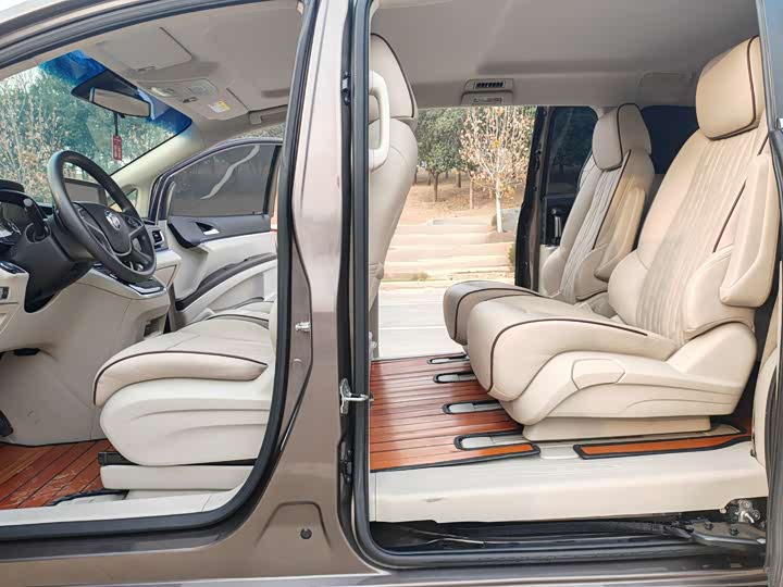 Фото 8 - Buick GL8 ES