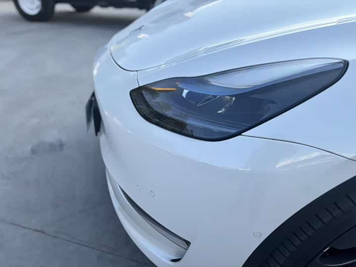 Фото 10 - Tesla Model Y