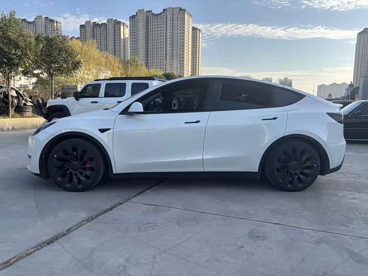 Фото 13 - Tesla Model Y