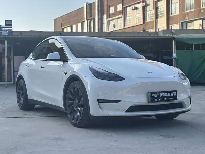 Фото 14 - Tesla Model Y