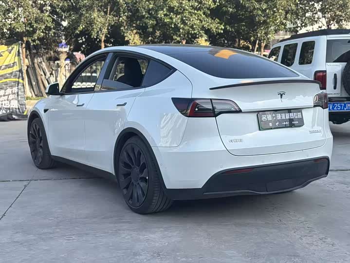 Фото 15 - Tesla Model Y