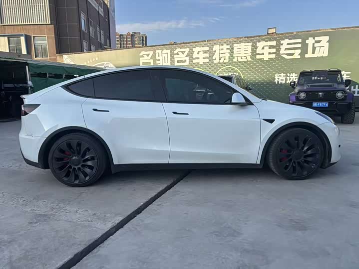 Фото 6 - Tesla Model Y