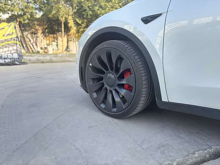 Фото 8 - Tesla Model Y