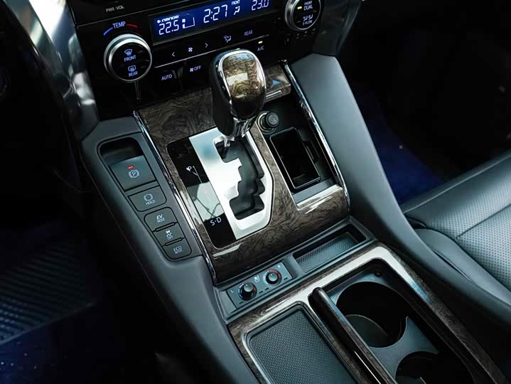 Фото 11 - Toyota Vellfire