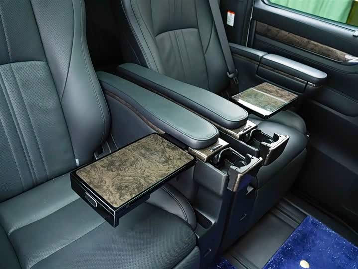 Фото 14 - Toyota Vellfire