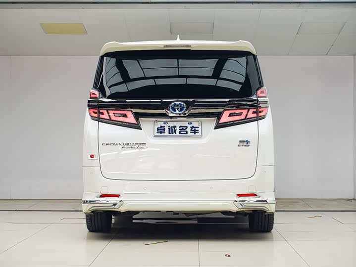 Фото 18 - Toyota Vellfire