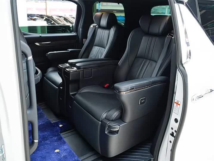 Фото 4 - Toyota Vellfire