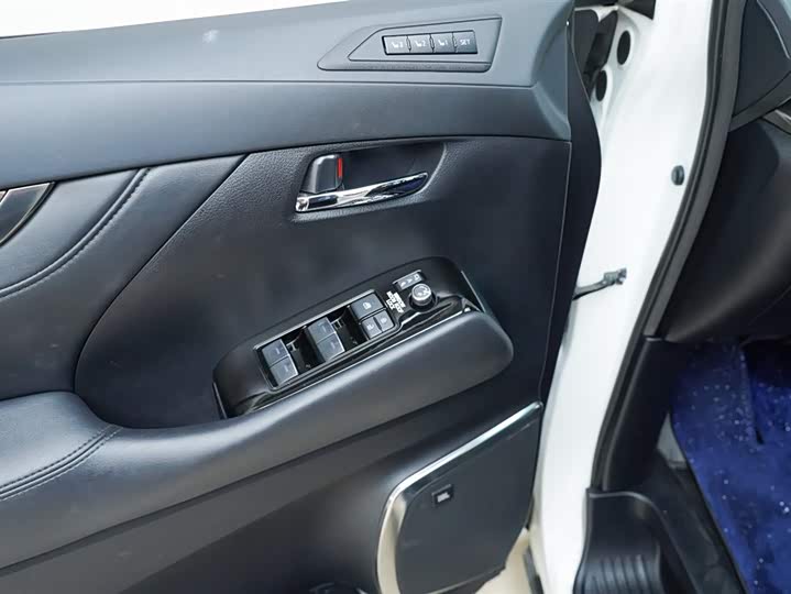 Фото 8 - Toyota Vellfire