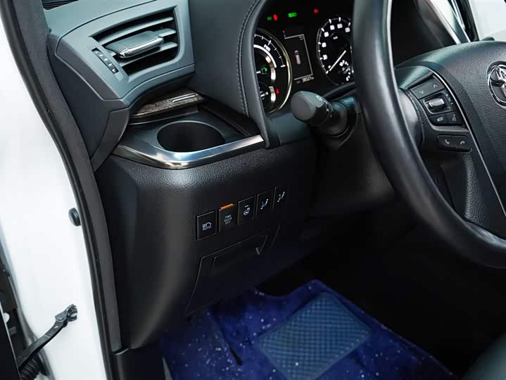 Фото 9 - Toyota Vellfire