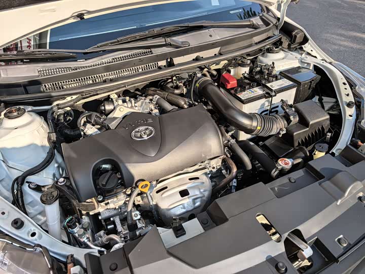 Фото 17 - Toyota Yaris L Hatchback