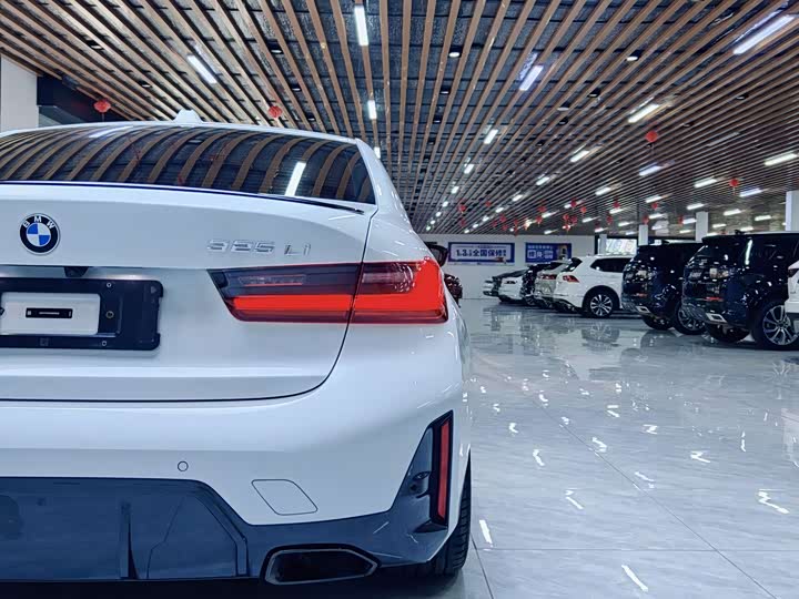 Фото 19 - BMW 3 Series