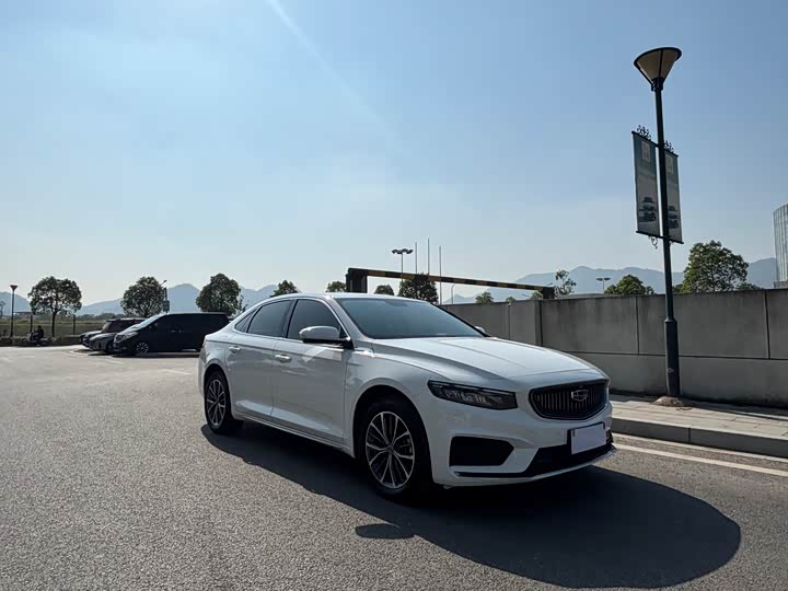 Фото 3 - Geely Preface