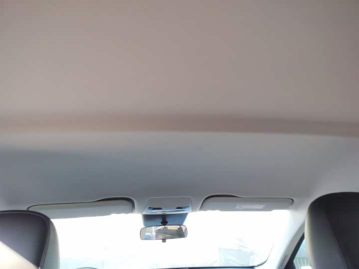 Фото 18 - Hongqi E-QM5