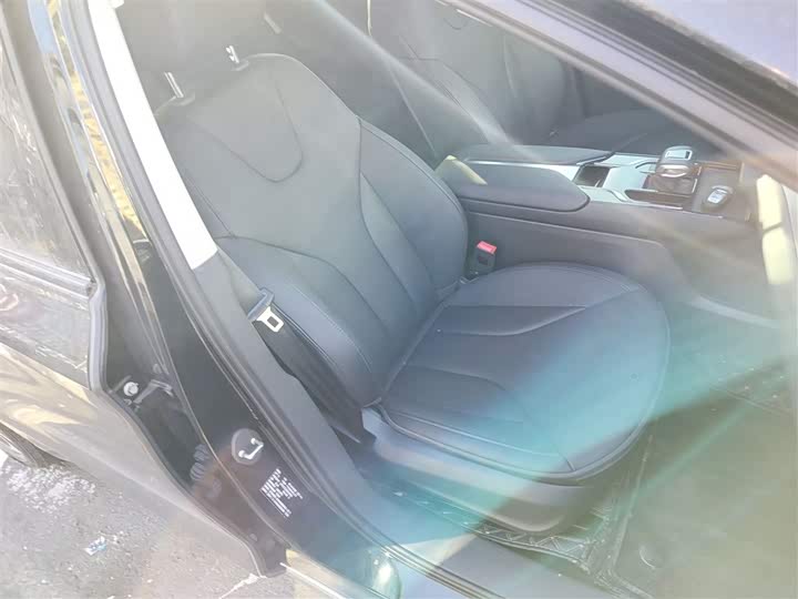 Фото 25 - Hongqi E-QM5