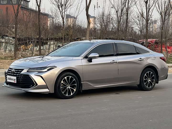 Фото 1 - Toyota Avalon