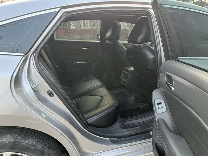 Фото 10 - Toyota Avalon