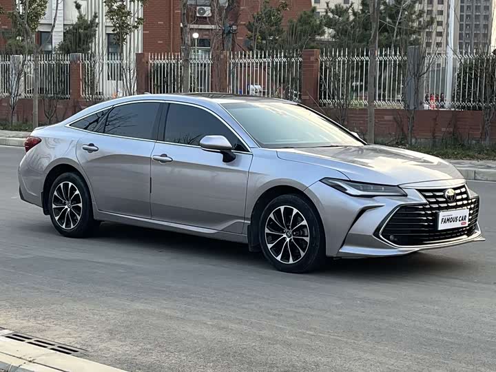 Фото 3 - Toyota Avalon