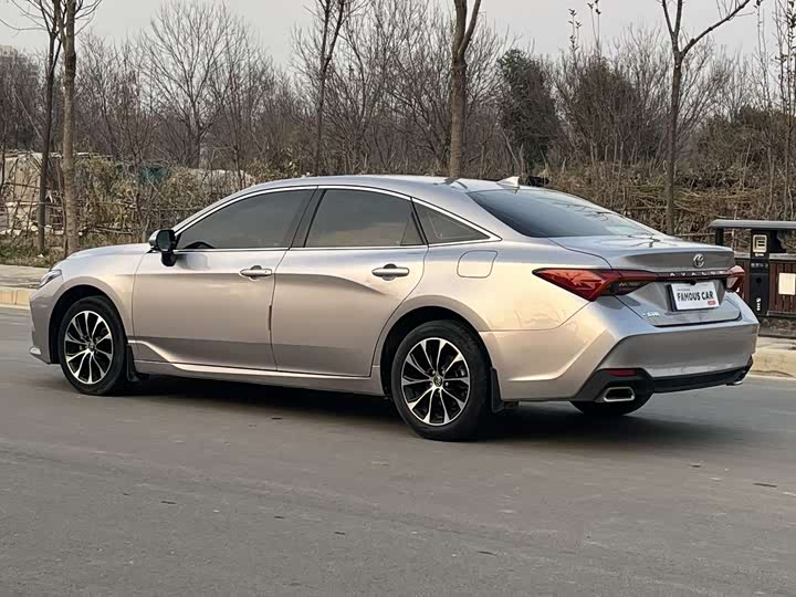 Фото 4 - Toyota Avalon