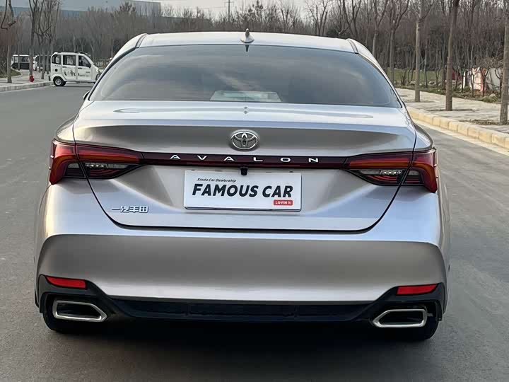 Фото 5 - Toyota Avalon