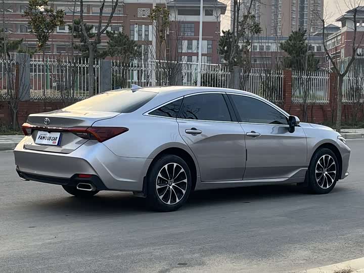 Фото 6 - Toyota Avalon