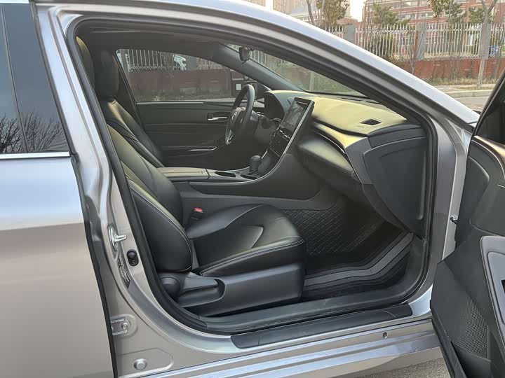 Фото 8 - Toyota Avalon